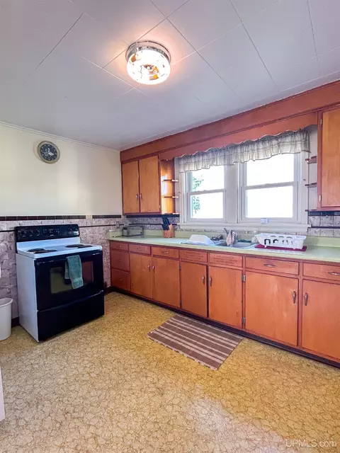Kitchen - 1307 Pierce, Wakefield, MI 49968 photo 6 of 6