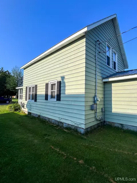 Exterior - 1307 Pierce, Wakefield, MI 49968 photo 4 of 9