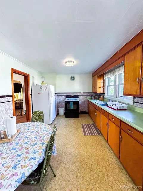Kitchen - 1307 Pierce, Wakefield, MI 49968 photo 1 of 6