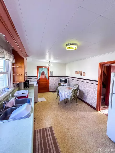 Kitchen - 1307 Pierce, Wakefield, MI 49968 photo 4 of 6