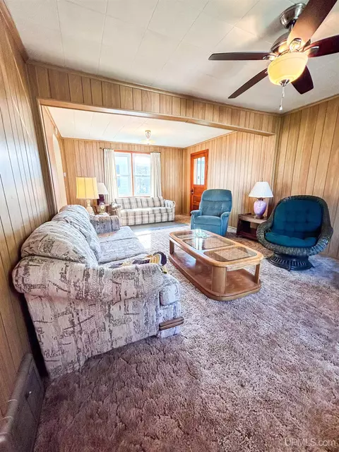 Living - 1307 Pierce, Wakefield, MI 49968 photo 3 of 3
