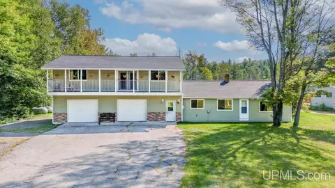 10452 M35, Gladstone, MI 49837