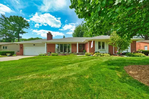 65 Blairmoor, Grosse Pointe Shores, MI 48236