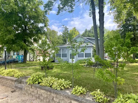 2881 Lakeshore, Gladwin, MI 48624 photo 3