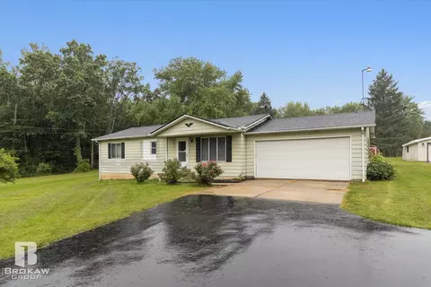 16384 Seymour, Linden, MI 48451