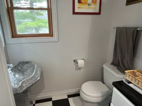 Bath - 2393 Islanders, Gladwin, MI 48624 photo 9 of 18