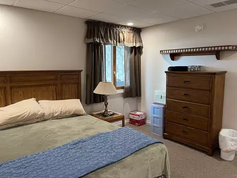 Bedroom - 2393 Islanders, Gladwin, MI 48624 photo 4 of 7