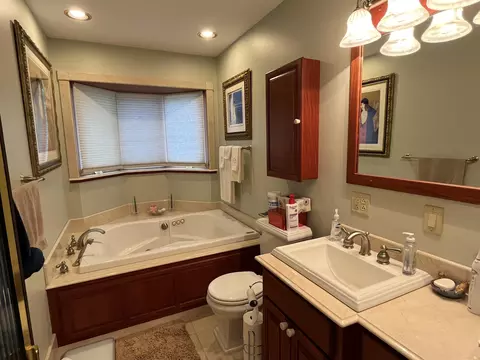 Bath - 2393 Islanders, Gladwin, MI 48624 photo 1 of 18
