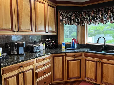 Kitchen - 2393 Islanders, Gladwin, MI 48624 photo 5 of 10