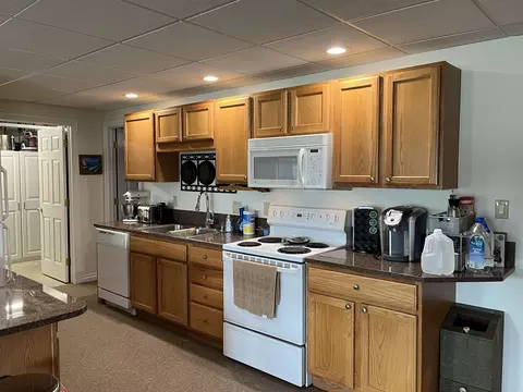 Kitchen - 2393 Islanders, Gladwin, MI 48624 photo 8 of 10