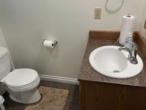Bath - 2393 Islanders, Gladwin, MI 48624 photo 6 of 18