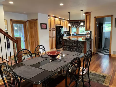 Dining - 2393 Islanders, Gladwin, MI 48624 photo 5 of 6