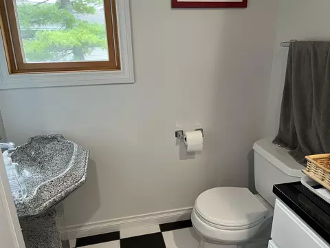 Bath - 2393 Islanders, Gladwin, MI 48624 photo 10 of 18