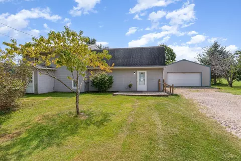 3020 E Laporte, Hemlock, MI 48626 photo 2