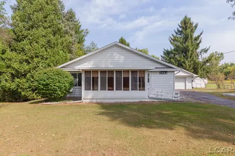 1440 W Carleton, Adrian, MI 49221 photo 2