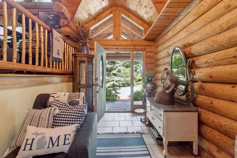 Entry Way - 5703 Peet, Chesaning, MI 48616 photo 1 of 5
