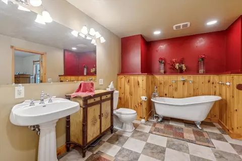 Bath - 5703 Peet, Chesaning, MI 48616 photo 4 of 5