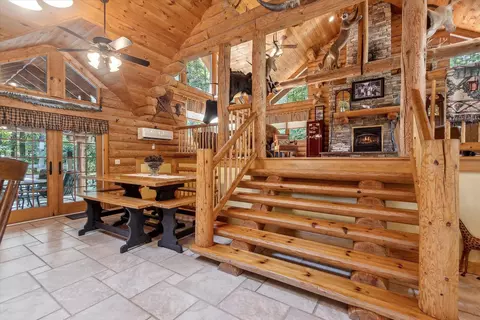 Entry Way - 5703 Peet, Chesaning, MI 48616 photo 4 of 5