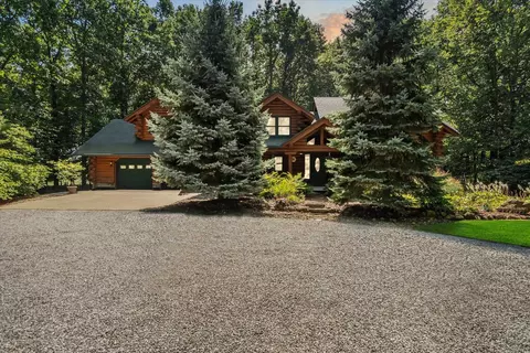 5703 Peet, Chesaning, MI 48616