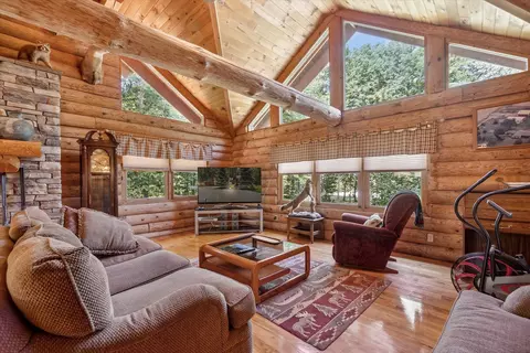 Living - 5703 Peet, Chesaning, MI 48616 photo 2 of 5