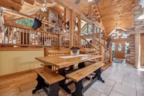 Entry Way - 5703 Peet, Chesaning, MI 48616 photo 2 of 5