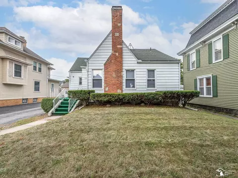 143 Borgess Ave, Monroe, MI 48162