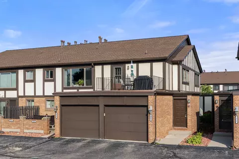 417 Country Clb UNIT 53, Saint Clair Shores, MI 48082
