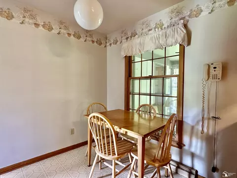Dining - 7855 Comanche, Temperance, MI 48182 photo 3 of 3