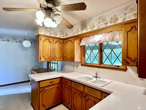 Kitchen - 7855 Comanche, Temperance, MI 48182 photo 4 of 5
