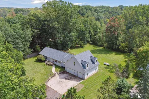 9071 Coon Lk, Gregory, MI 48137