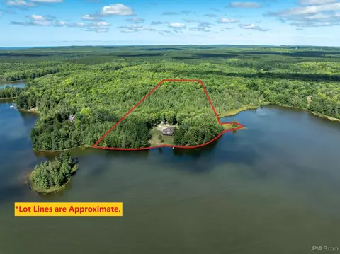 E6961 Maple Grove, Munising, MI 49862