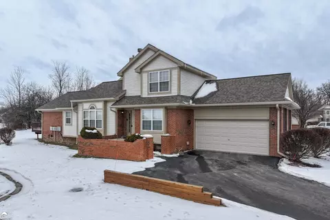 10325 Champions Cir, Grand Blanc, MI 48439