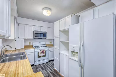 Kitchen - 4780 Rose City Rd, Lupton, MI 48635 photo 1 of 3