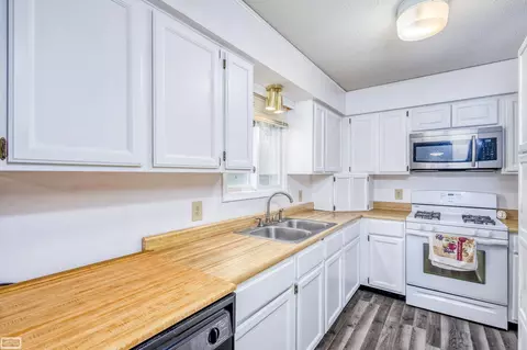 Kitchen - 4780 Rose City Rd, Lupton, MI 48635 photo 2 of 3