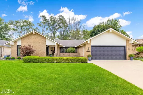 21893 River, Grosse Pointe Woods, MI 48236