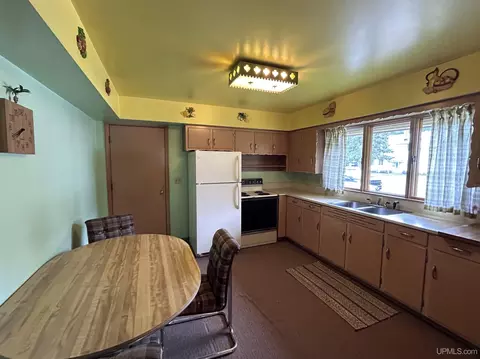 710 Ashlund, Wakefield, MI 49968 photo 3