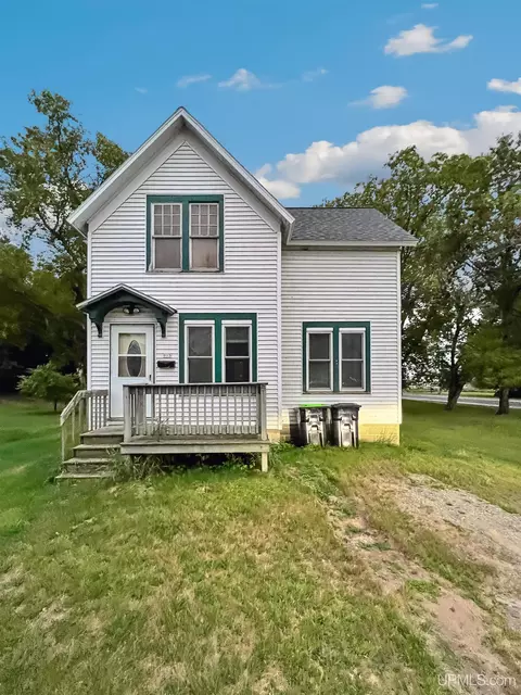 915 6th, Menominee, MI 49858