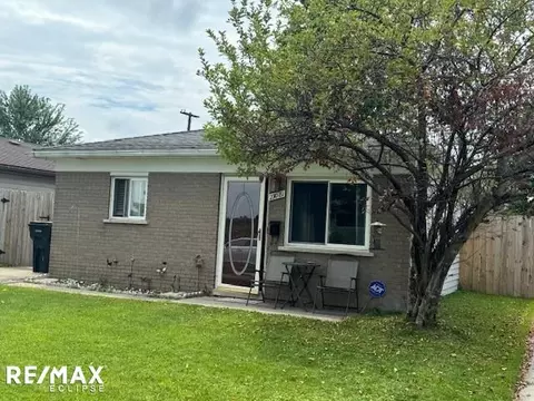 27081 Maywood, Roseville, MI 48066