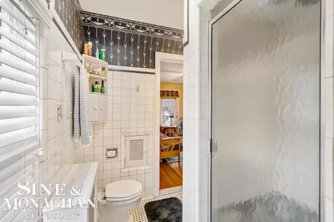 Bath - 808 Berkshire, Grosse Pointe, MI 48230 photo 6 of 8