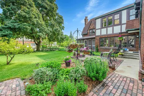 Exterior - 808 Berkshire, Grosse Pointe, MI 48230 photo 5 of 16