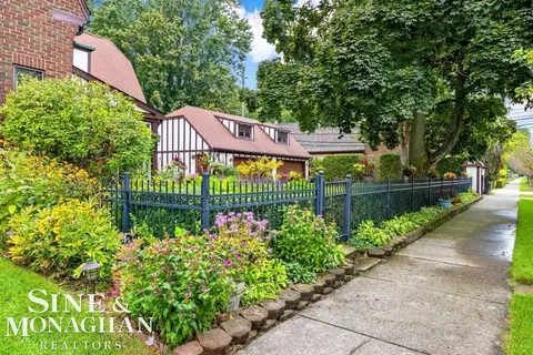 Exterior - 808 Berkshire, Grosse Pointe, MI 48230 photo 8 of 16