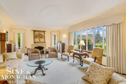 Living - 808 Berkshire, Grosse Pointe, MI 48230 photo 2 of 5