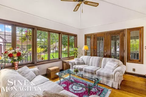Living - 808 Berkshire, Grosse Pointe, MI 48230 photo 3 of 5