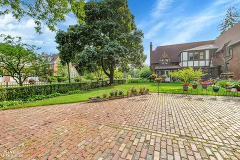 Exterior - 808 Berkshire, Grosse Pointe, MI 48230 photo 7 of 16