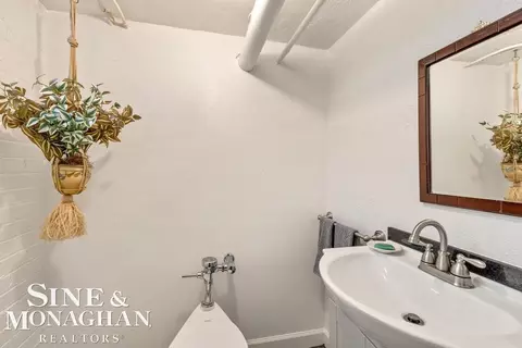 Bath - 808 Berkshire, Grosse Pointe, MI 48230 photo 8 of 8