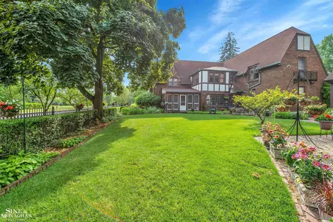 Exterior - 808 Berkshire, Grosse Pointe, MI 48230 photo 10 of 16