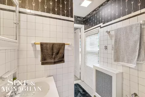 Bath - 808 Berkshire, Grosse Pointe, MI 48230 photo 7 of 8