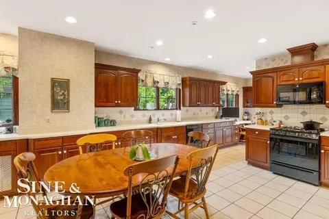 Kitchen - 808 Berkshire, Grosse Pointe, MI 48230 photo 3 of 5