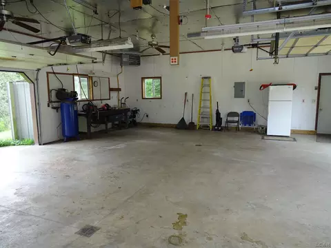8400 Clinton, Jackson, MI 49201 photo 33