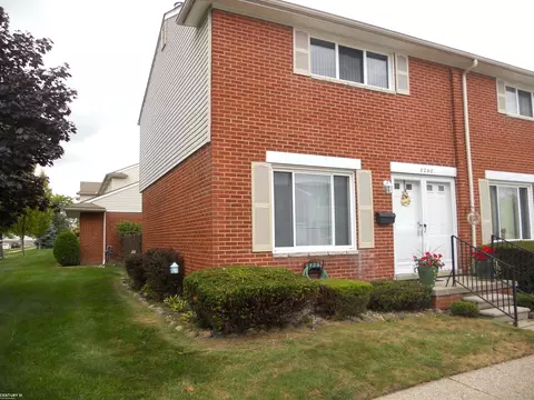8268 Dartmouth, Warren, MI 48093